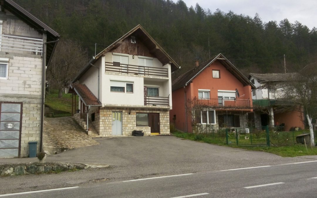 Oglas – Stambeni objekat – kuća i zemljište u naselju Donja Jagodina, opština Višegrad